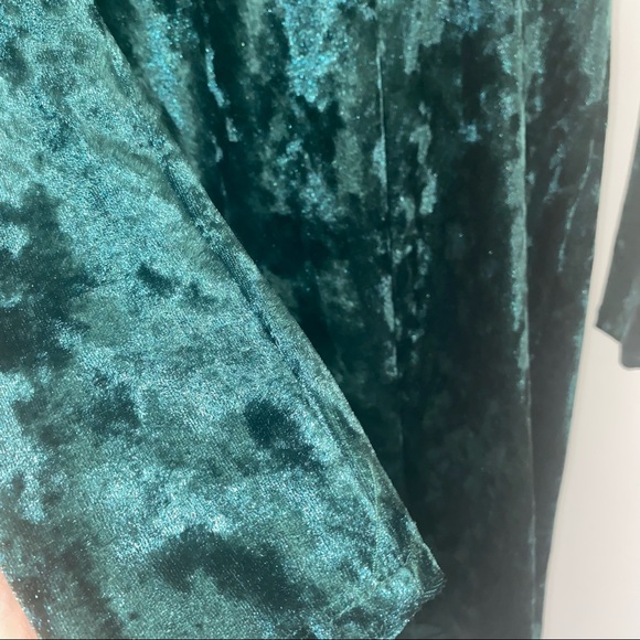 Velour Deep Green Long-Sleeved Mini Dress - Picture 13 of 14